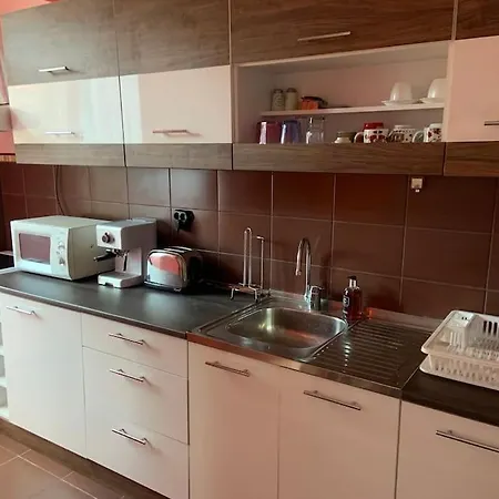 Apartment Centre *
