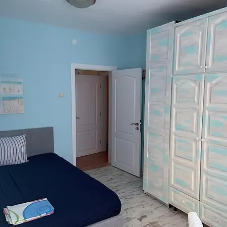 Apartment Centre *